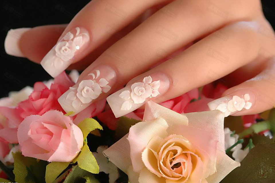 Свадебный маникюр для стильной невесты 2021 (150 фото-идей для коротких и длинных ногтей)