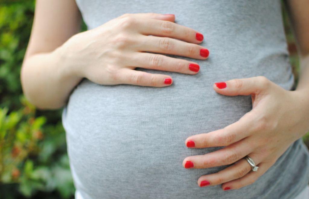Можно ли при беременности красить ногти?