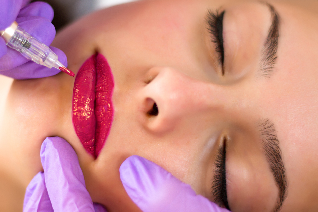 Перманентный макияж губ: как выполняется и сколько держится