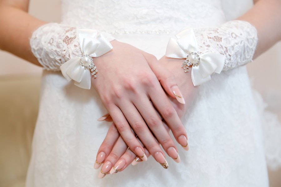 Модные тенденции свадебного маникюра: лучшие идеи для невесты