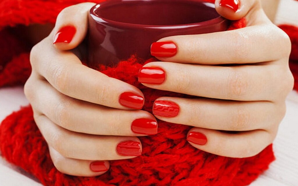 Красный лак на ногтях с точки зрения психолога. о чем говорит красный лак на ногтях и с чем носить?