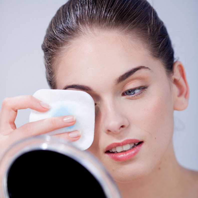 Как правильно смывать макияж с глаз | glaziki.com