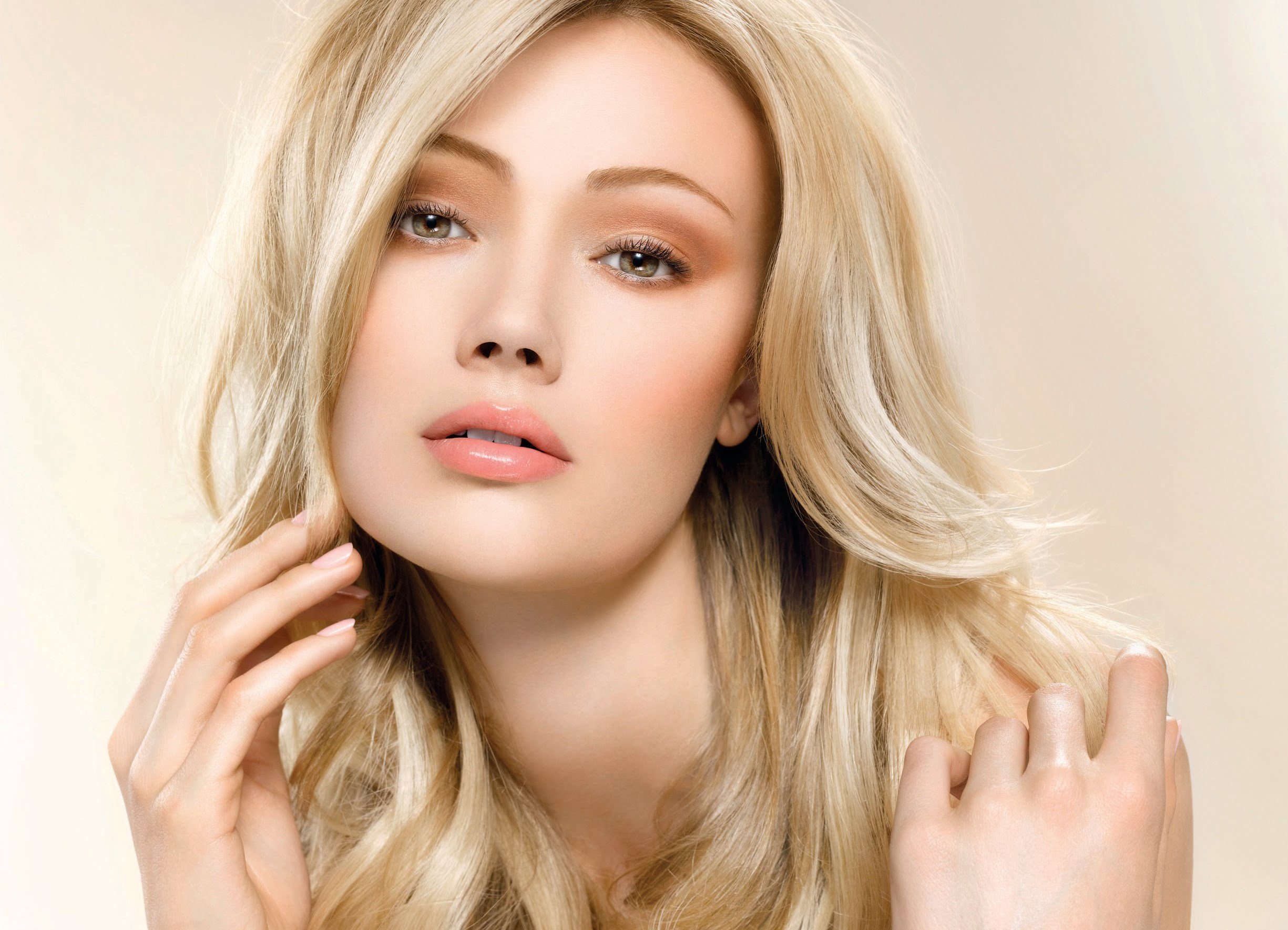 Макияж нюд для блондинок: особенности стиля и правила несения. фотографии макияжа в стиле нюд.