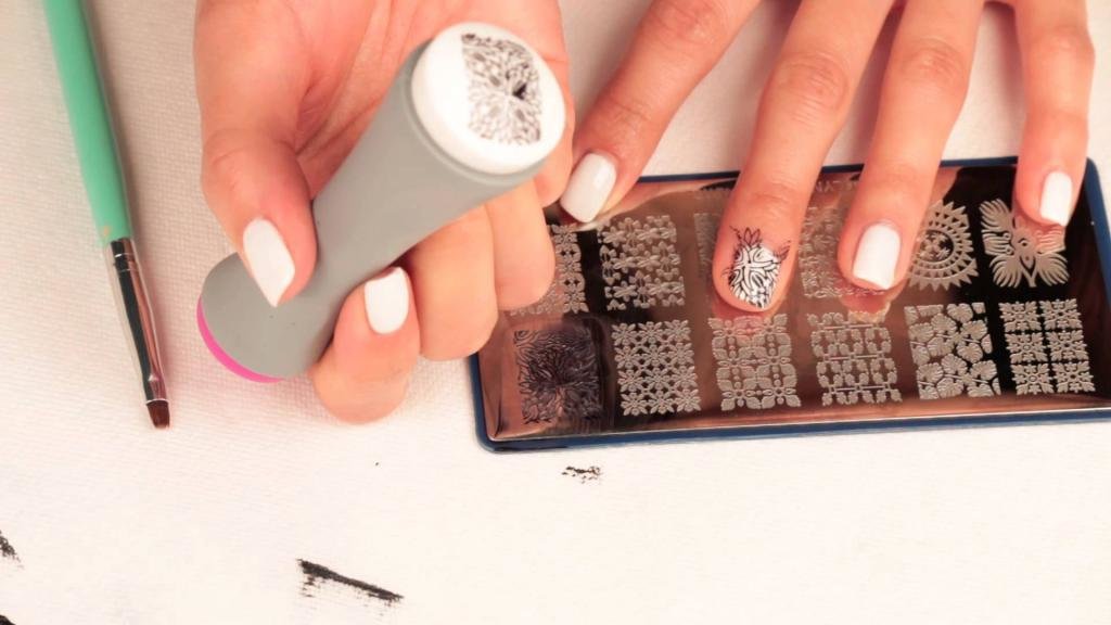 Стемпинг на ногтях: все секреты технологии в домашних условиях! | маникюр? это просто!