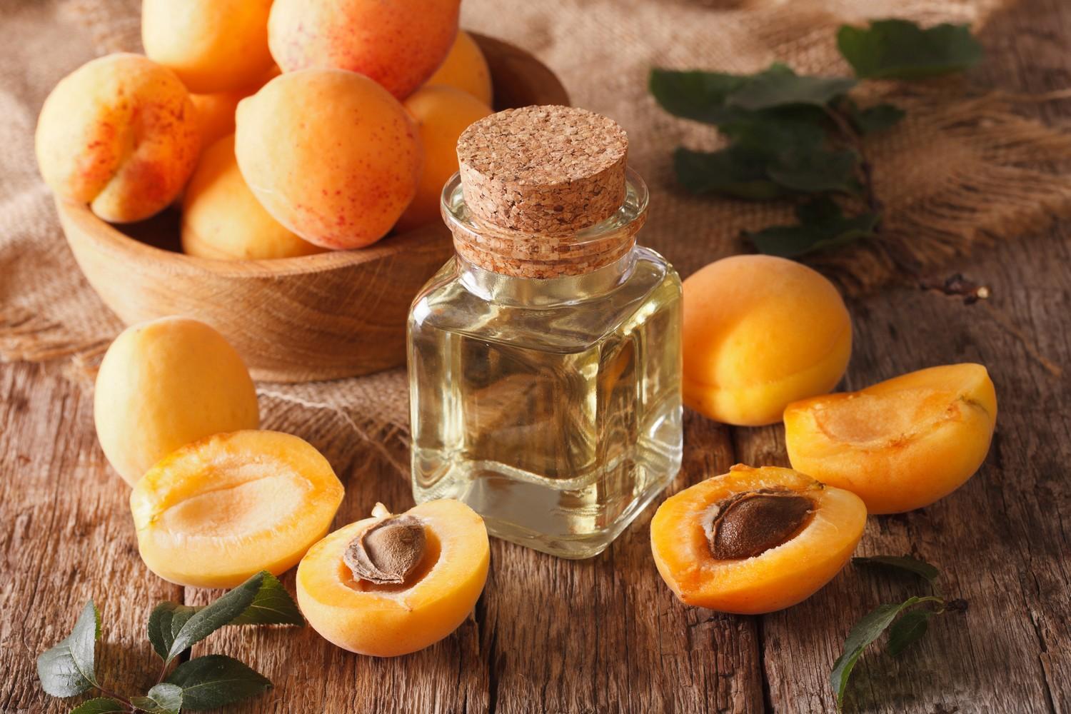 Польза косметического персикового масла для увядающей сухой кожи + рецепты применения