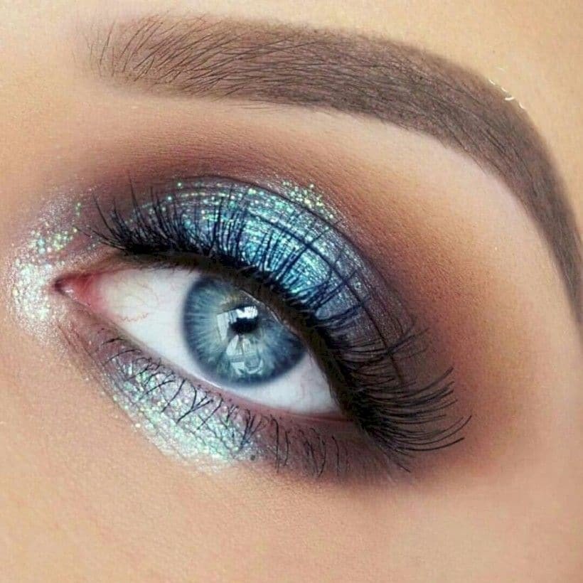 Как подчеркнуть красоту голубых глаз с помощью теней?