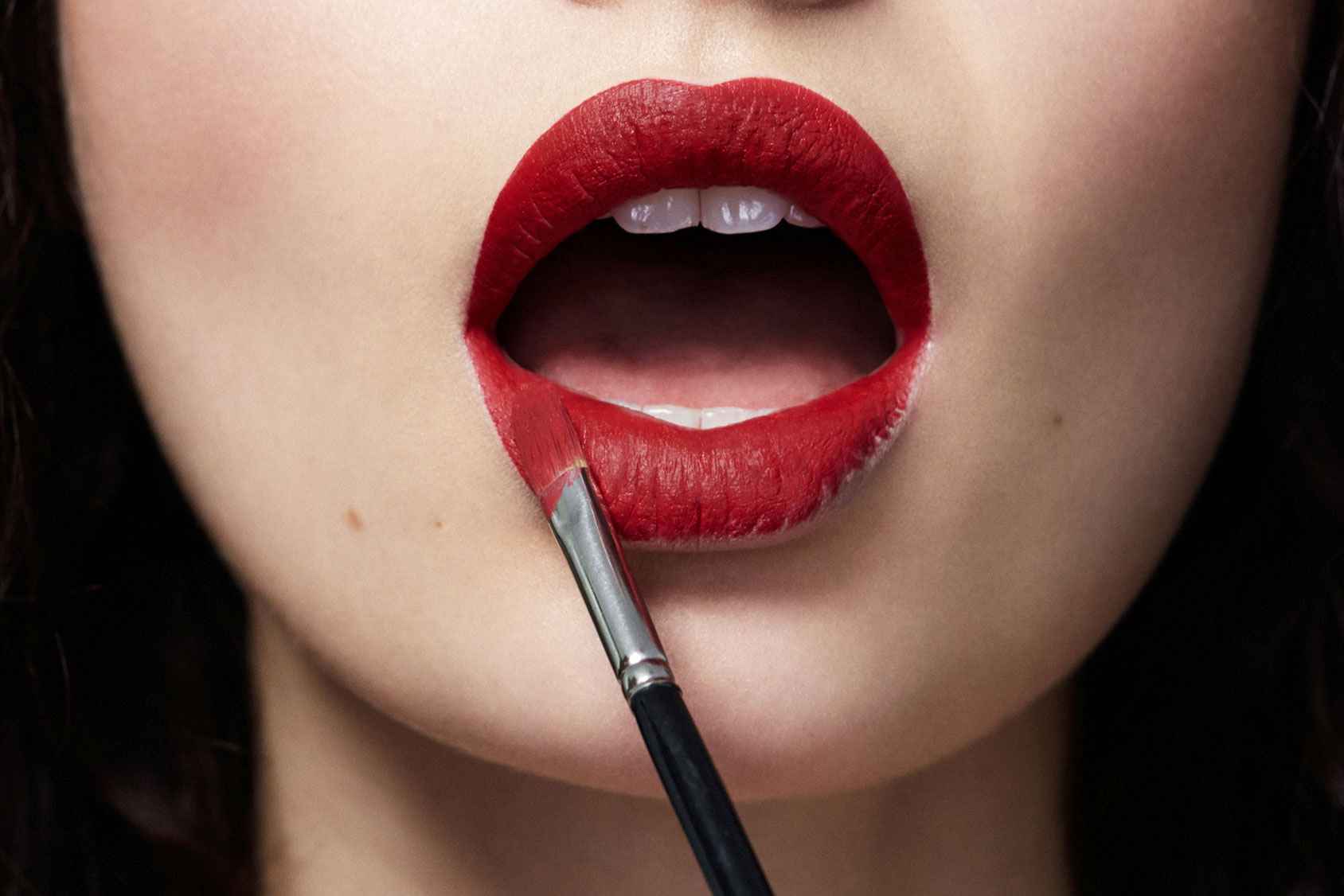 Интересный макияж губ: оригинальные идеи и техники