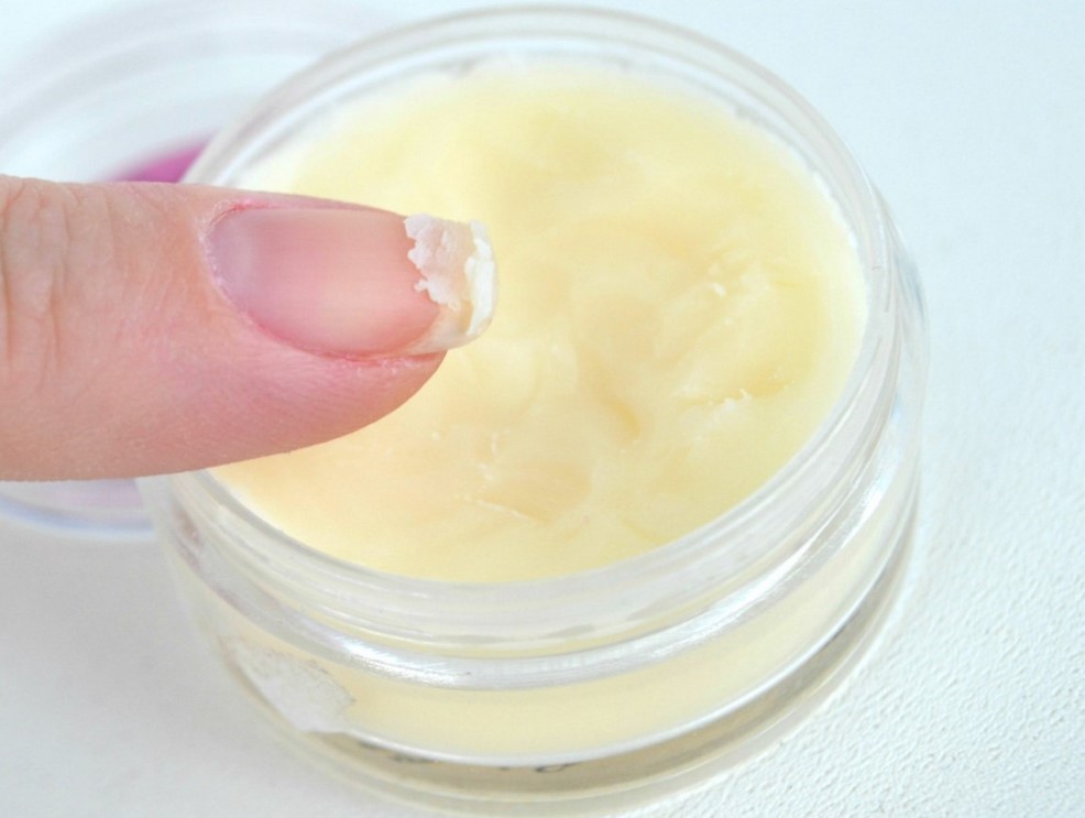 Пчелиный воск для ногтей: техника запечатывания и полировки