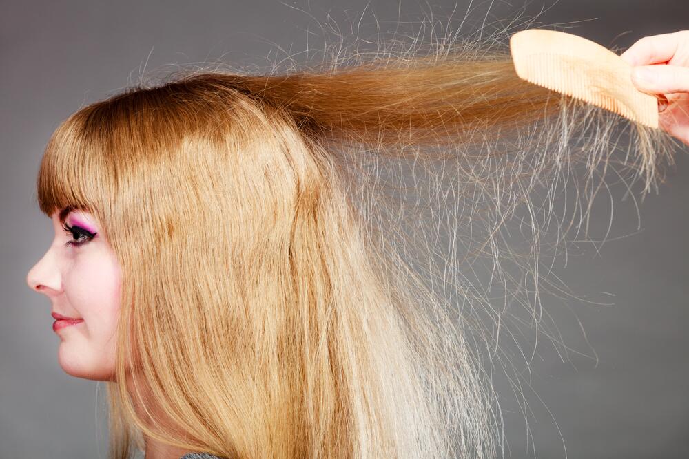 Что сделать, чтобы волосы не электризовались?
