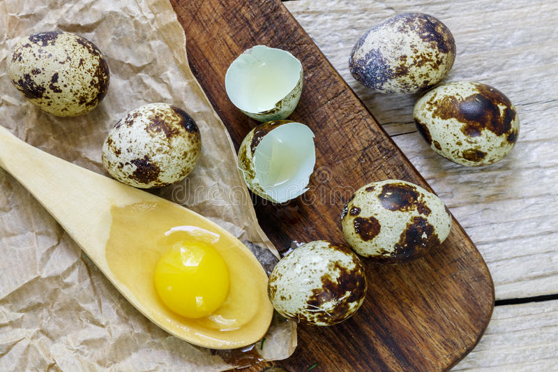 15 масок из яйца для лица от морщин: из яичного белка в домашних условиях от черных точек, подтягивающая с желтком и туалетной бумагой