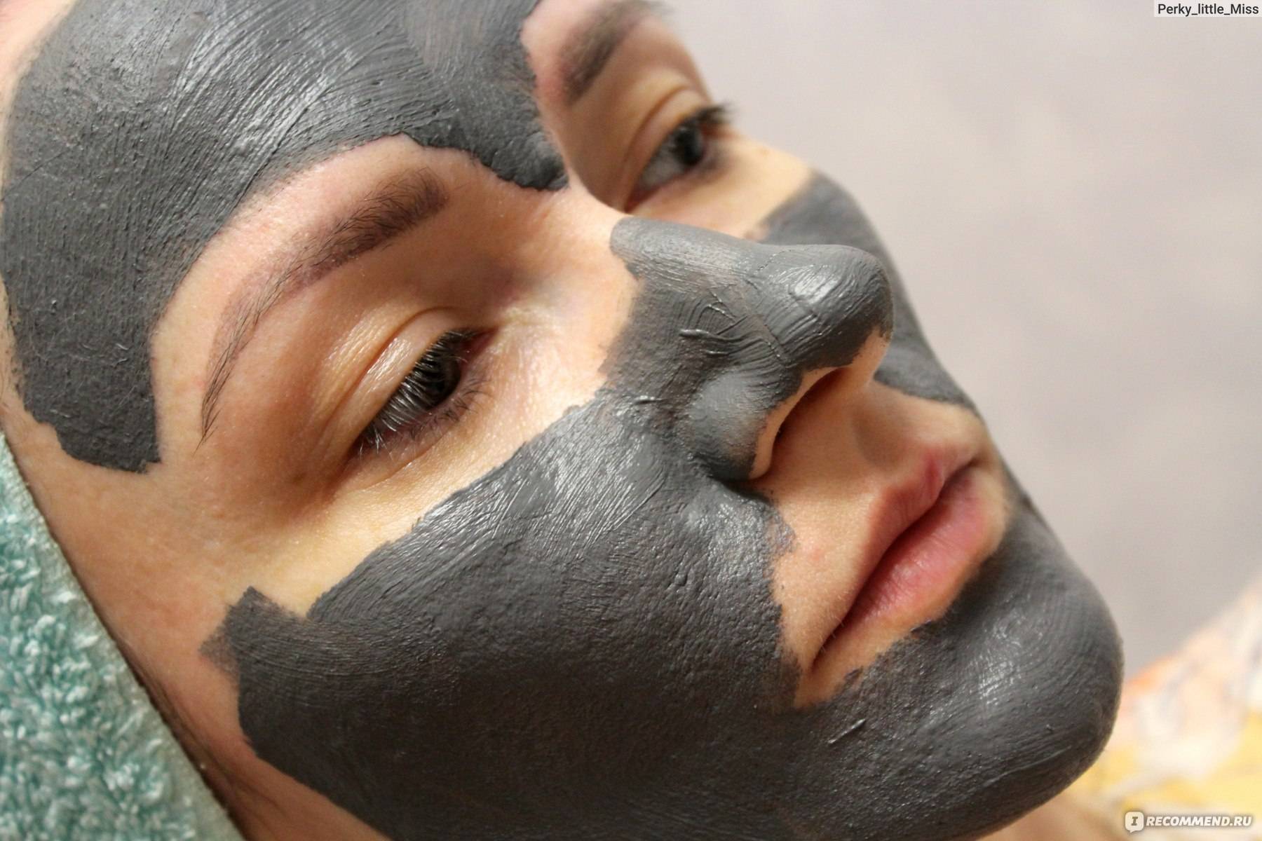 6 фабричных и 6 домашних масок из чёрной глины для лица: свойства, польза, показания к применению, приготовление, противопоказания