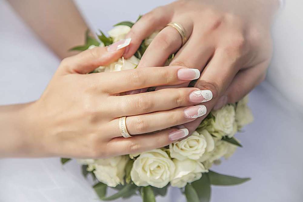 Свадебный педикюр: каким он должен быть, какой цвет выбрать, идеи и советы для невест (с фото), когда делать и как ухаживать, стоимость педикюра на свадьбу