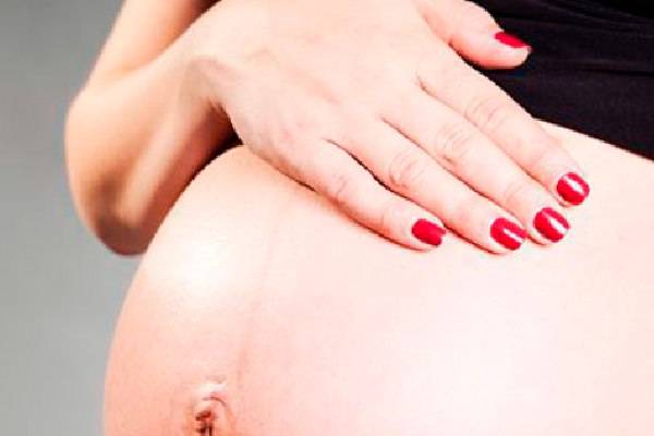 Маникюр и педикюр во время беременности: не опасны ли процедуры