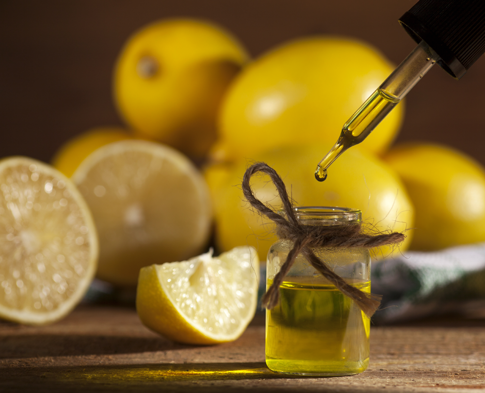 Использование чудодейственного лимона для отбеливания зубов