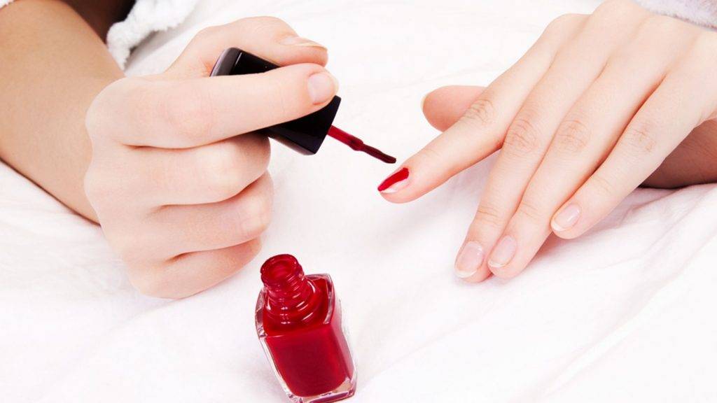 Как правильно красить ногти?