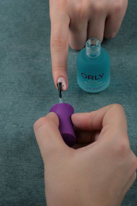 Как быстро высушить лак на ногтях дома?