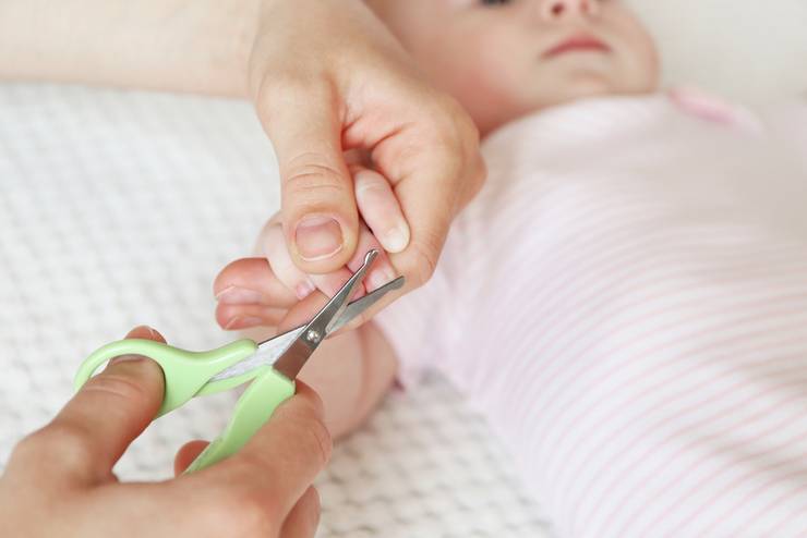 Как правильно стричь ногти малышу. фото + видео