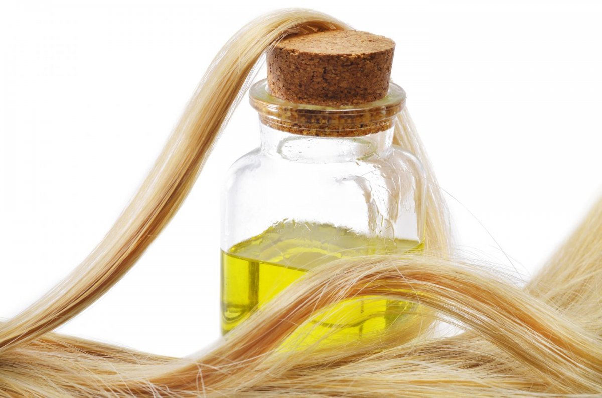 Как смягчить волосы растительными маслами