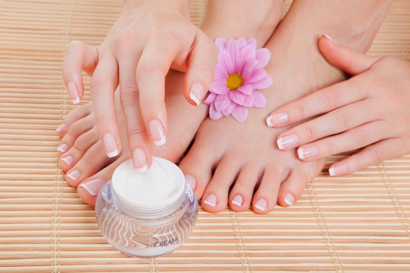 Уход за кожей ног и ногтями летом - процедуры и средства