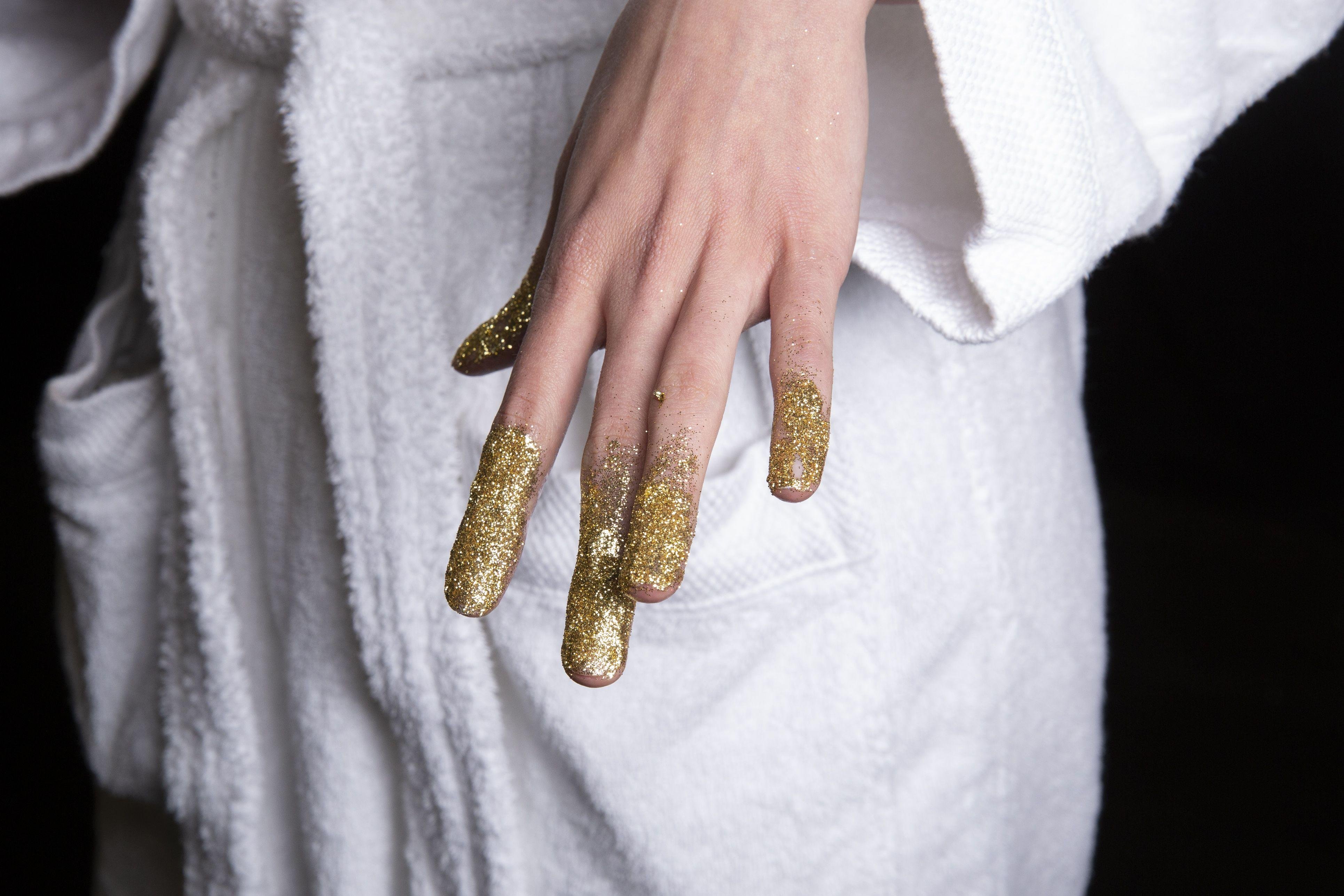 Маникюр зима 2021 - модные тенденции: фото, самый красивый дизайн ногтей