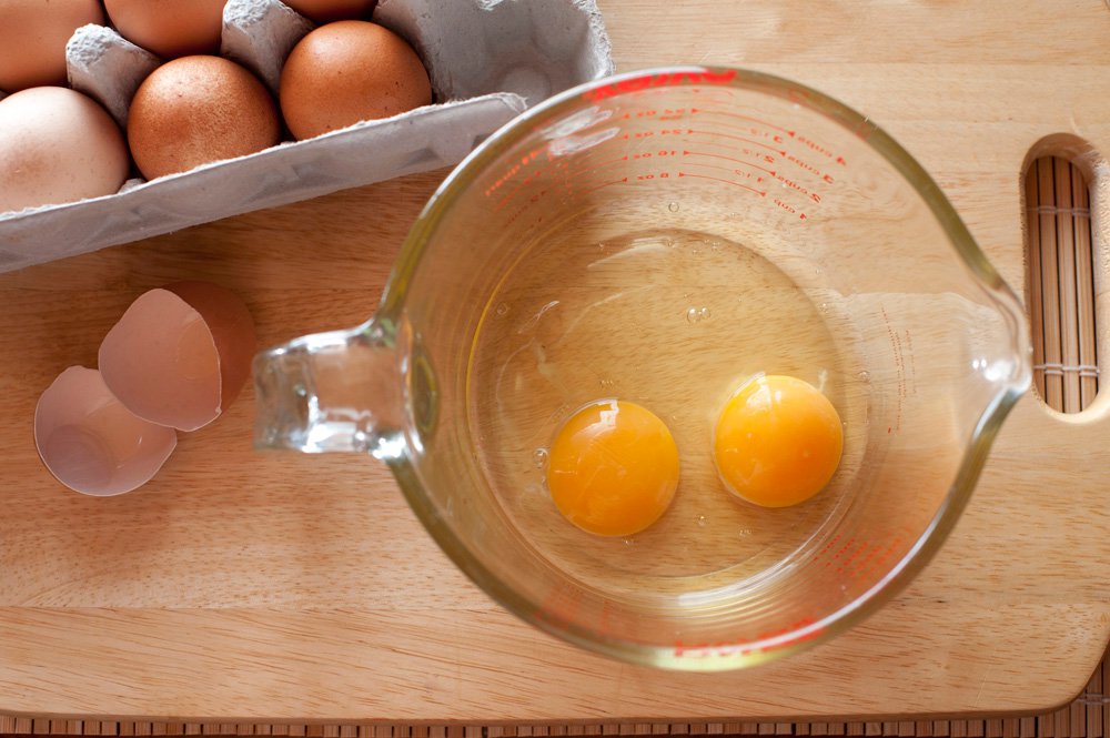Как маска на основе яиц может помочь в омоложении кожи лица? 7 рецептов самых популярных масок