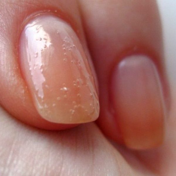 Почему пузырится лак на ногтях