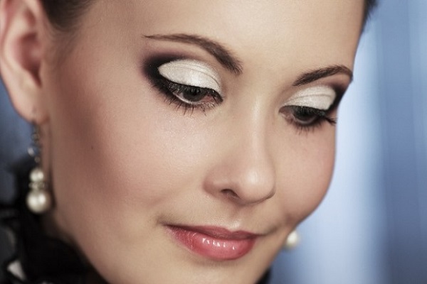 Оливковая кожа: особенности подтона и подбор правильного макияжа