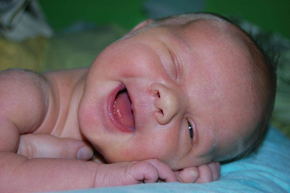 Гноится глазик у новорождённого