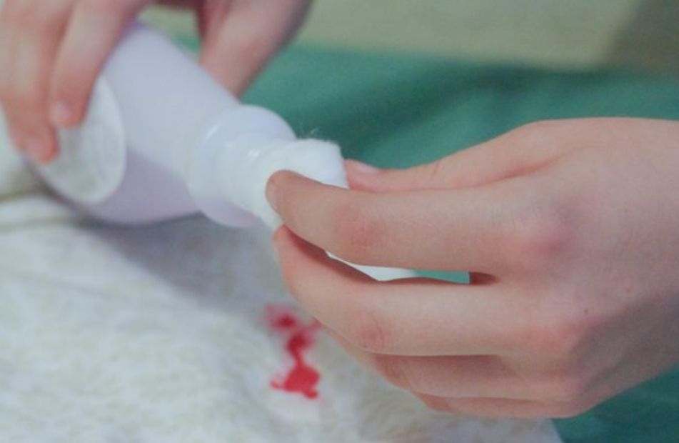 Как убрать лак для ногтей с одежды - действенные советы