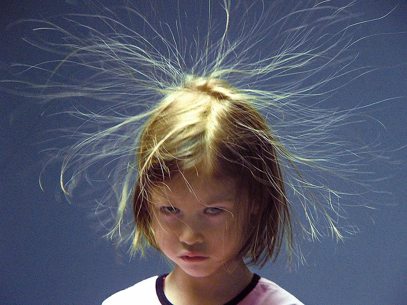Волосы электризуются: решаем вопрос 15 простыми способами