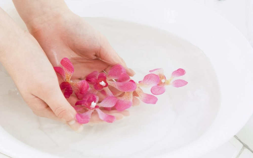 Йод для ногтей: польза, как применять и убрать